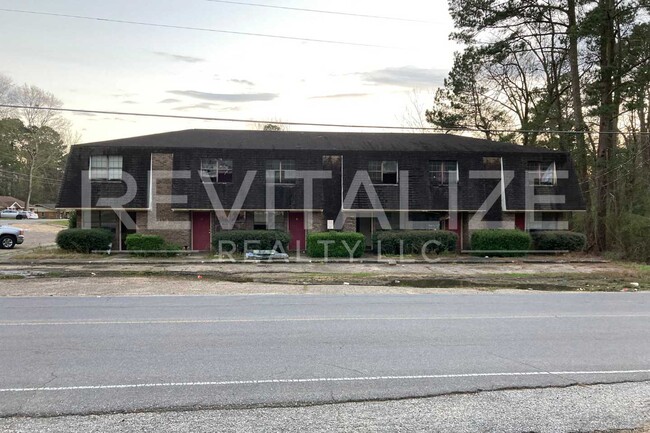 Houston Heights Apartments in Laurel, MS - Building Photo - Building Photo