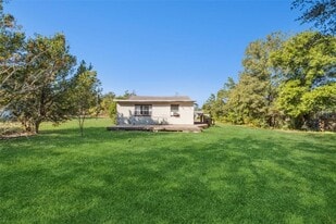 40542 W 3rd Ave in Umatilla, FL - Building Photo