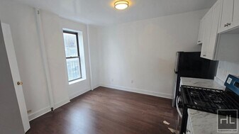 YORK AVENUE, Unit 5B in New York, NY - Building Photo