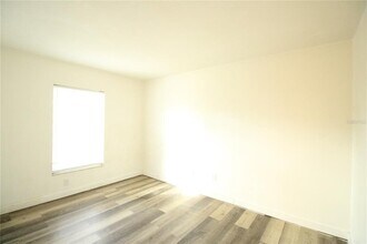 5736 NW 25th Terrace in Gainesville, FL - Building Photo - Building Photo