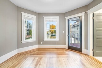 22 Clarendon Ave in Somerville, MA - Building Photo - Building Photo