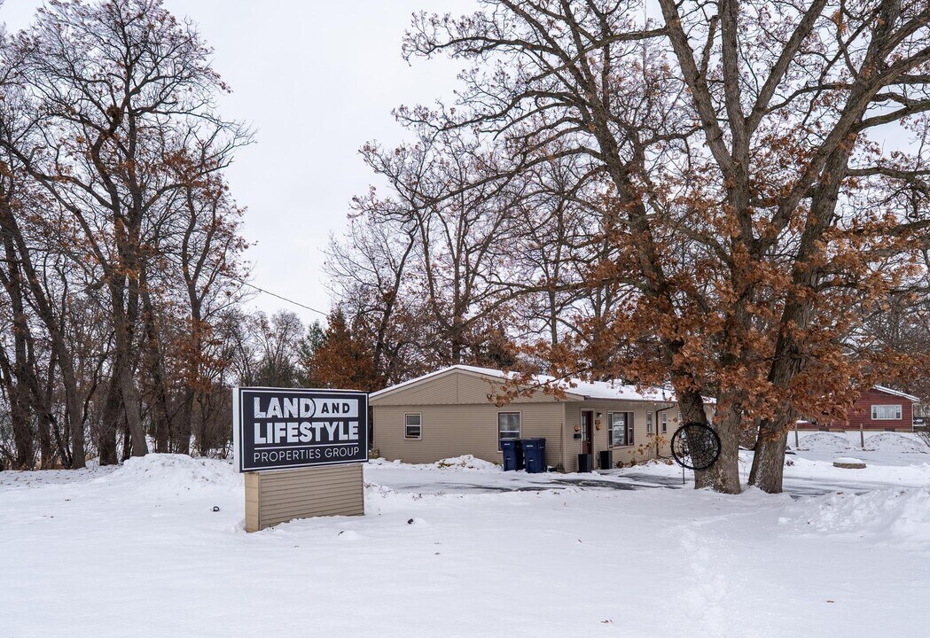 4256 Fox Hills Ct in Janesville, WI - Building Photo