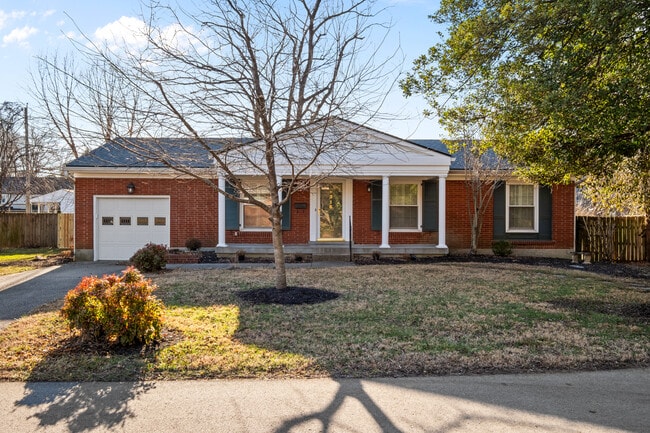 318 Castleview Dr in Louisville, KY - Building Photo - Building Photo