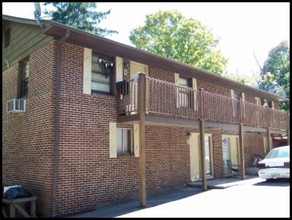 5608 Jacksboro Pike in Knoxville, TN - Building Photo - Building Photo