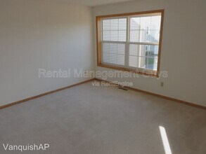 1887 Wildflower Ct in Shoreview, MN - Building Photo - Building Photo