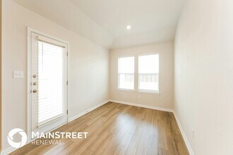 1021 Round Bale Rd in Hutto, TX - Foto de edificio - Building Photo