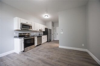 6899 Post Rd in North Kingstown, RI - Building Photo - Building Photo