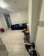 42-12 108th St in Queens, NY - Foto de edificio - Building Photo