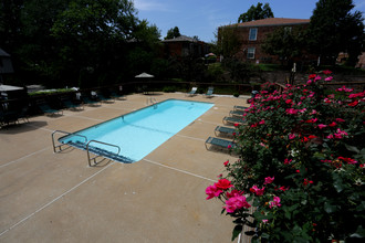 Heatherbrook in St. Louis, MO - Foto de edificio - Building Photo