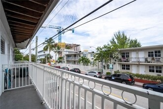 7640 Carlyle Ave in Miami Beach, FL - Building Photo - Building Photo