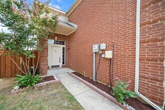 945 Azalia Dr in Lewisville, TX - Building Photo - Building Photo