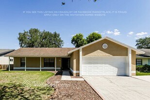1916 Dockside Dr in Valrico, FL - Building Photo