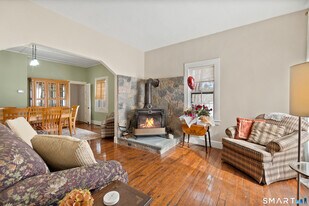 263 Seymour Rd in Woodbridge, CT - Building Photo