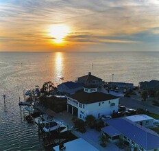 1 Harbor Dr in Hudson, FL - Building Photo - Building Photo