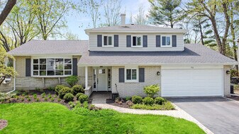 915 Fairlawn Ave in Libertyville, IL - Building Photo