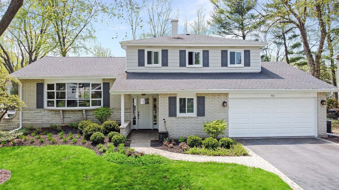 915 Fairlawn Ave in Libertyville, IL - Building Photo