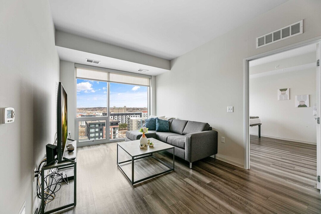 2929 University Ave SE in Minneapolis, MN - Building Photo