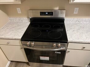 1304 W Jeth Ct in Peoria, IL - Building Photo - Building Photo