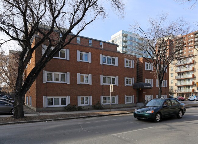 Ashwood Manor in Calgary, AB - Building Photo - Building Photo