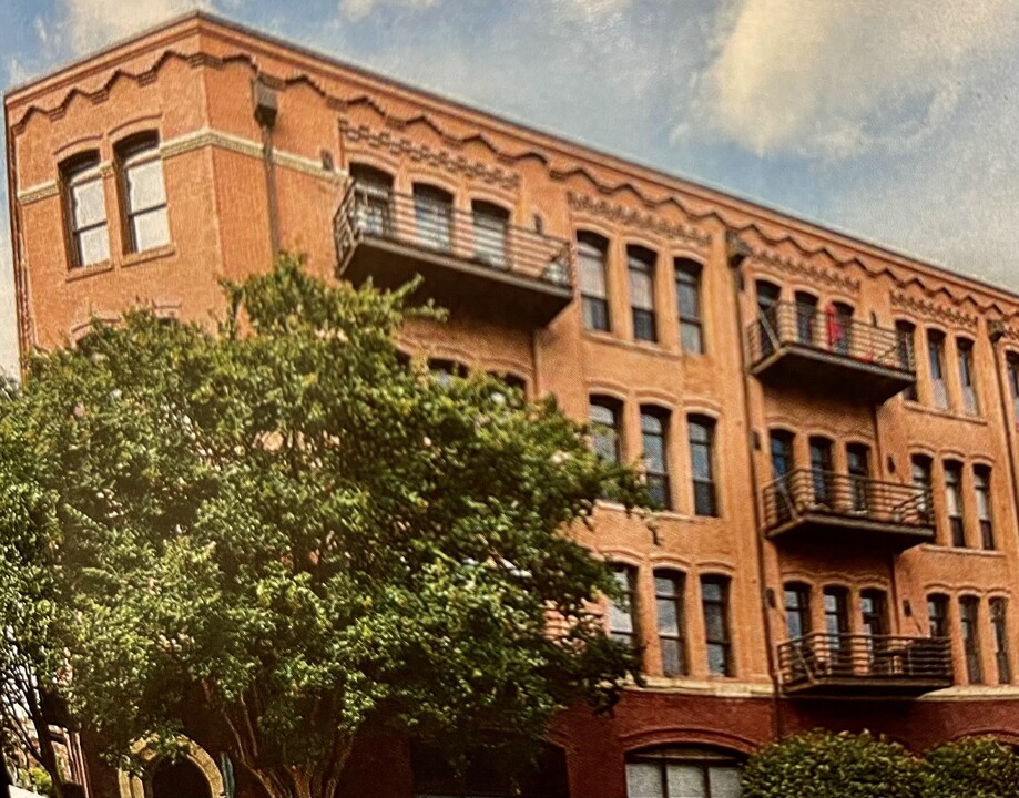 230 W Tazewell St, Unit 105 in Norfolk, VA - Foto de edificio