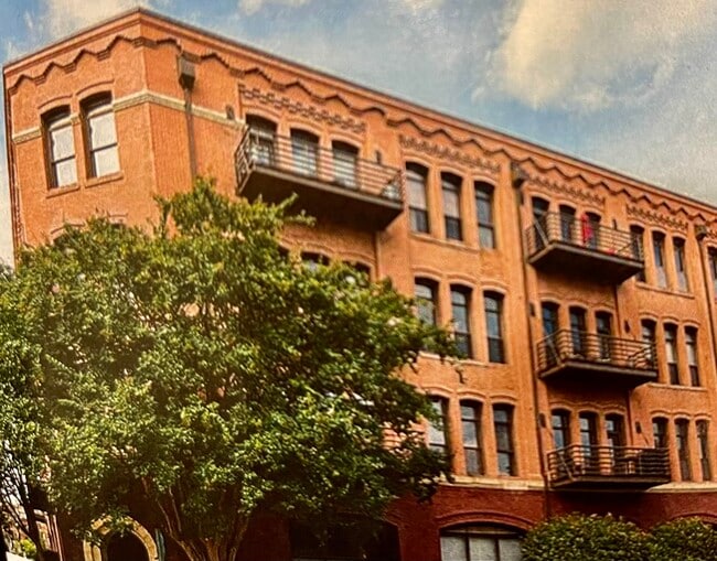 property at 230 W Tazewell St