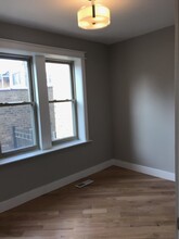 2449 W Ardmore Ave, Unit 1 in Chicago, IL - Foto de edificio - Building Photo