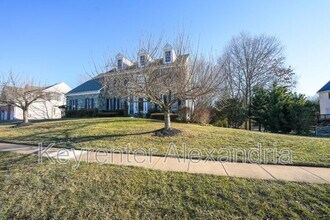 13568 Heritage Farms Dr in Gainesville, VA - Building Photo - Building Photo