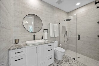 590 Carica Rd in Naples, FL - Foto de edificio - Building Photo