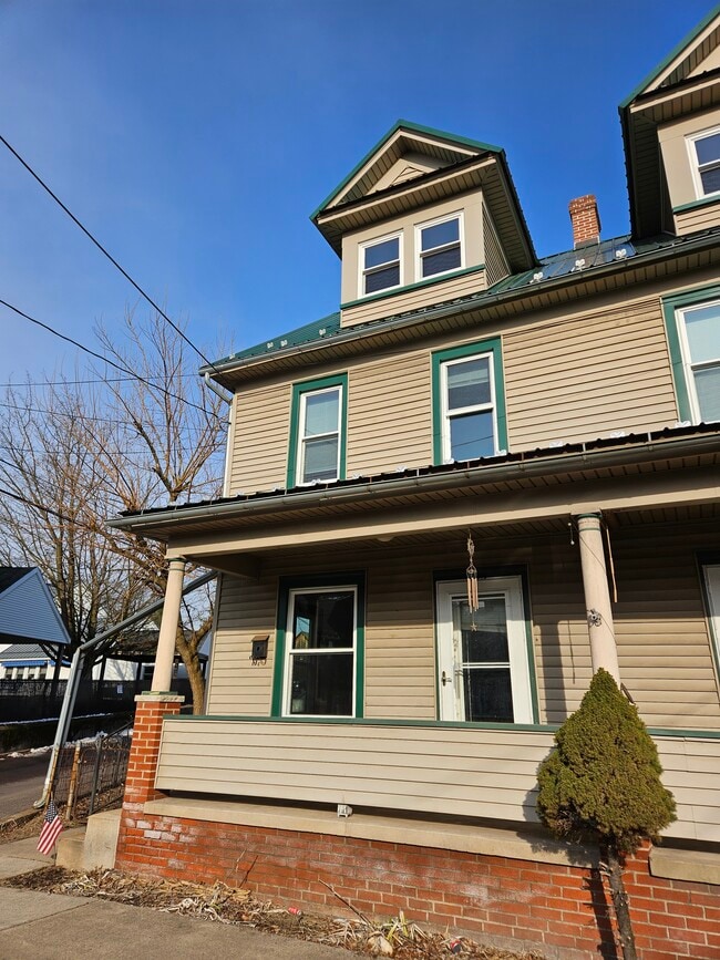 255 E 5th St in Bloomsburg, PA - Foto de edificio - Building Photo