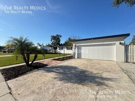 1102 Egan Dr in Orlando, FL - Building Photo