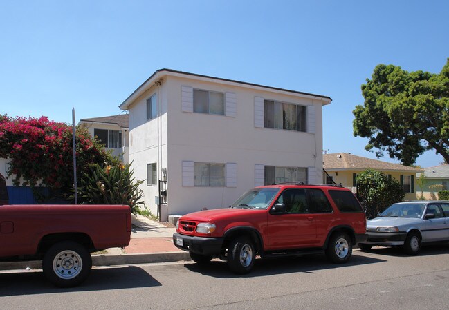 967-975 Tourmaline St in San Diego, CA - Building Photo - Building Photo