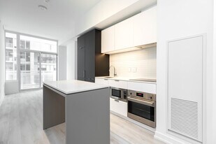 33 Helendale Ave in Toronto, ON - Building Photo