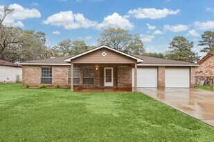 14722 Brown Rd in Tomball, TX - Building Photo