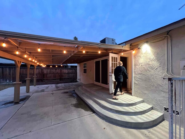 2425 C St in Bakersfield, CA - Building Photo - Building Photo