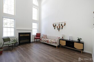 42 Pennsbury Way in East Brunswick, NJ - Building Photo - Building Photo