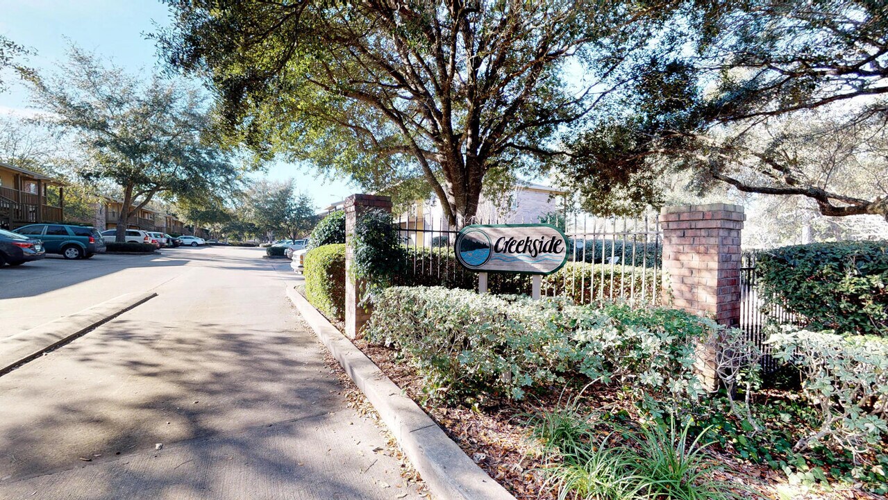 1862 Norwood Ct-Unit -4 in Fort Walton Beach, FL - Building Photo
