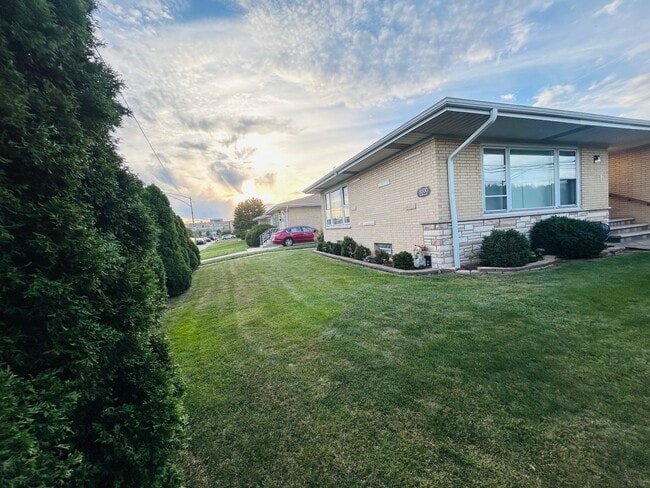 8500 W Winona St in Chicago, IL - Building Photo - Building Photo
