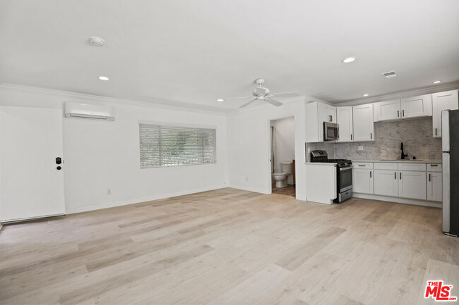 3018 W Riverside Dr-Unit -3018.5 in Burbank, CA - Building Photo - Building Photo