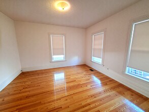36 Upham St, Unit 1 in Malden, MA - Foto de edificio - Building Photo