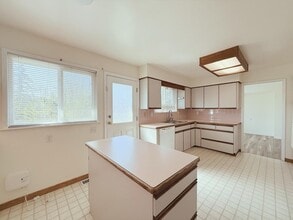 16930-16923 23 Ave in Surrey, BC - Building Photo - Building Photo