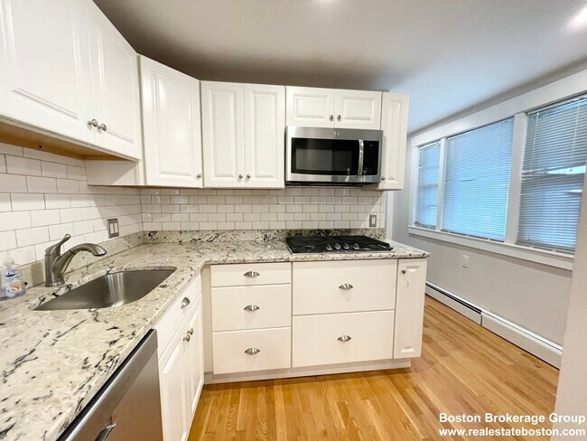 135 P St, Unit 1 in Boston, MA - Building Photo - Building Photo