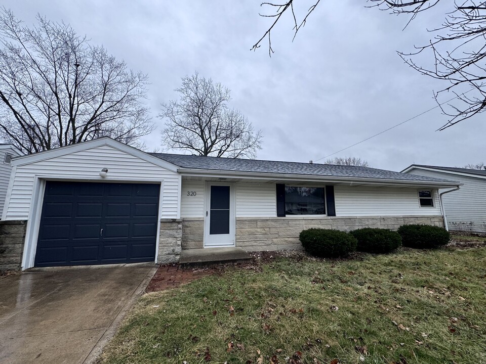 320 Magnolia Dr in Kokomo, IN - Building Photo