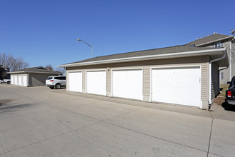 Sycamore Apartments in Iowa City, IA - Building Photo - Building Photo