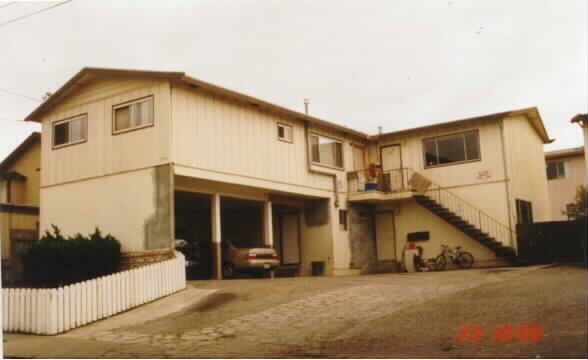 470 Oak Ave in Half Moon Bay, CA - Foto de edificio - Building Photo