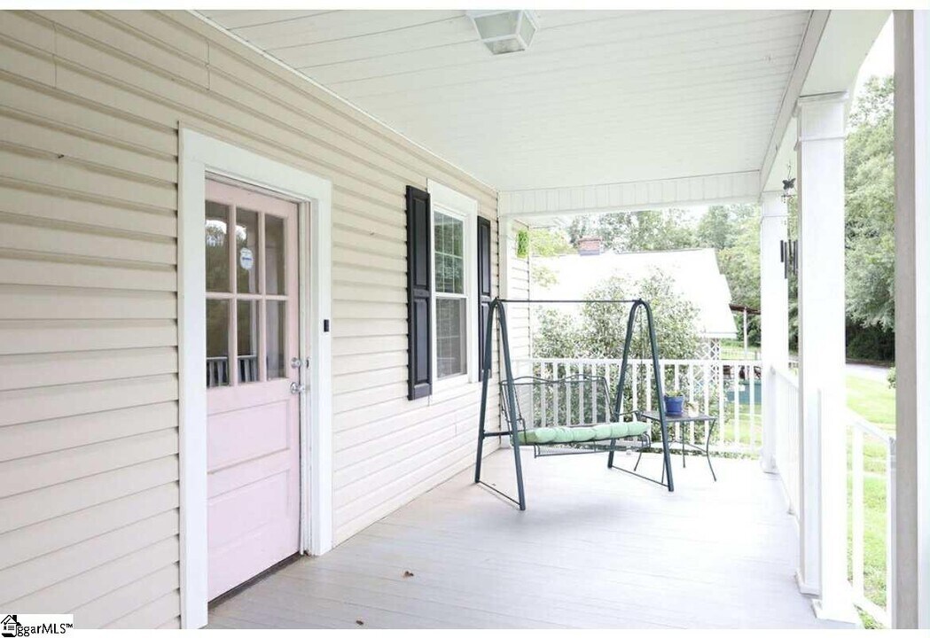 14 Mellon St in Slater, SC - Building Photo