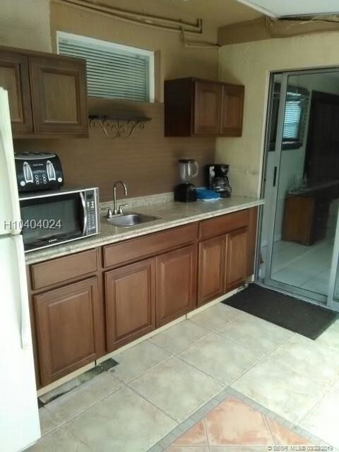 1216 N Park Rd-Unit -0 in Hollywood, FL - Building Photo