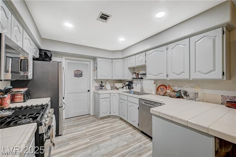 700 Capri Dr in Boulder City, NV - Building Photo