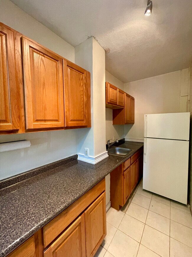 1751 Beacon St in Brookline, MA - Foto de edificio - Building Photo