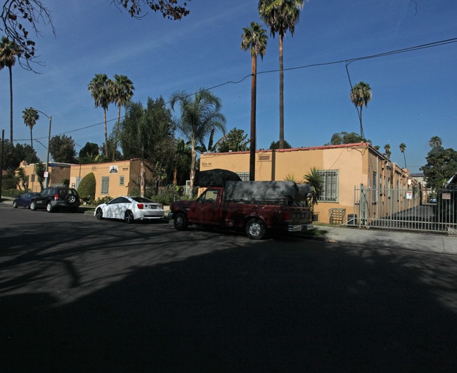 5225 De Longpre Ave