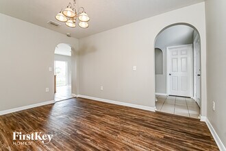 10915 Banyan Wood Way in Riverview, FL - Building Photo - Building Photo